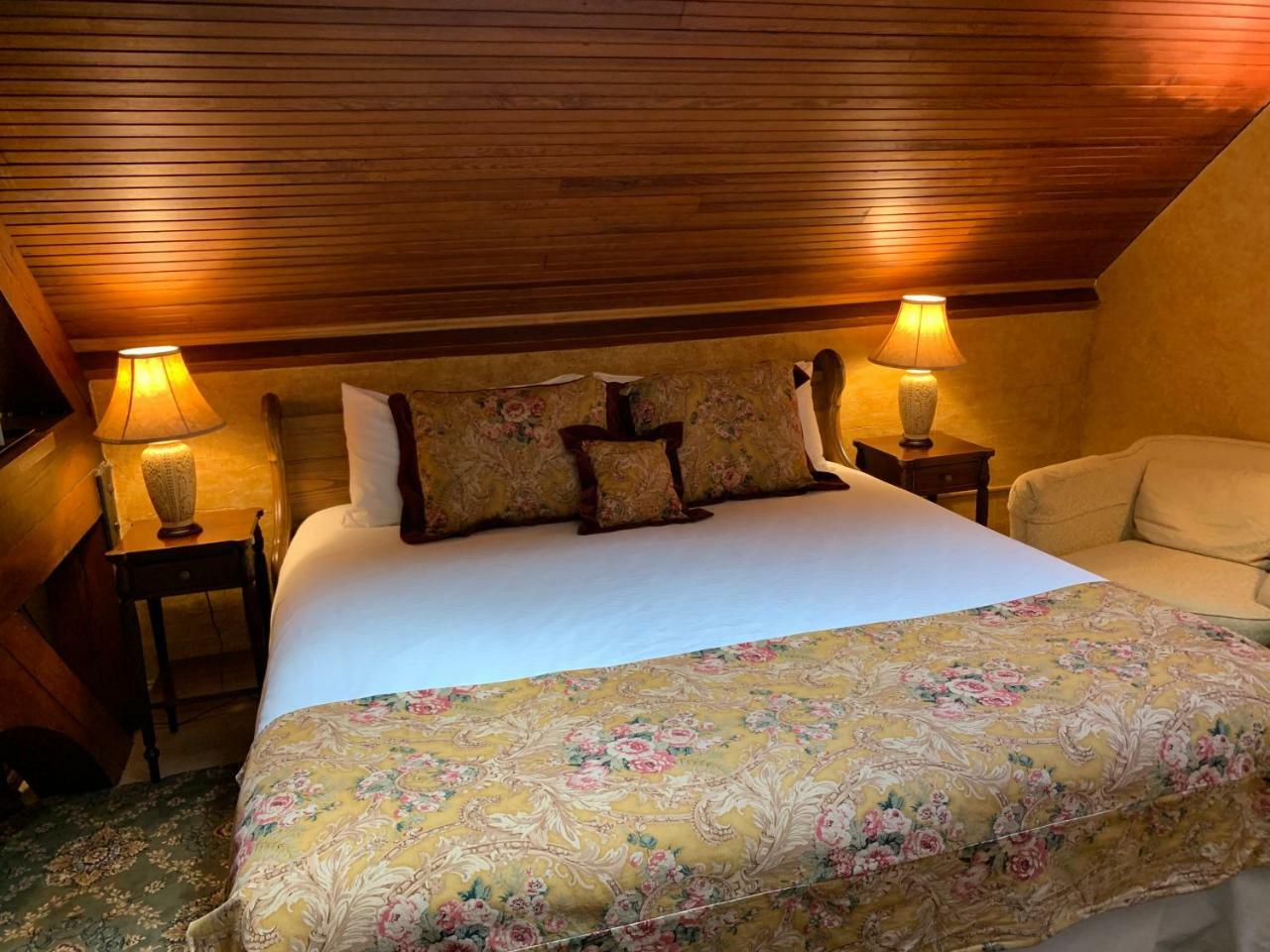 סנדוויץ' Belfry Inn And Bistro מראה חיצוני תמונה